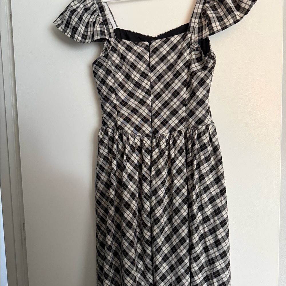 Elegant Black and White Plaid Dress - Picture 5 of 5